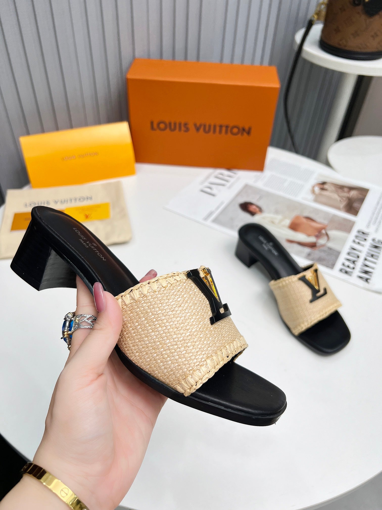 LV 26S CAPRI HIGH-HEELED MULES IN BLACK CALFSKIN AND BEIGE RAFFIA