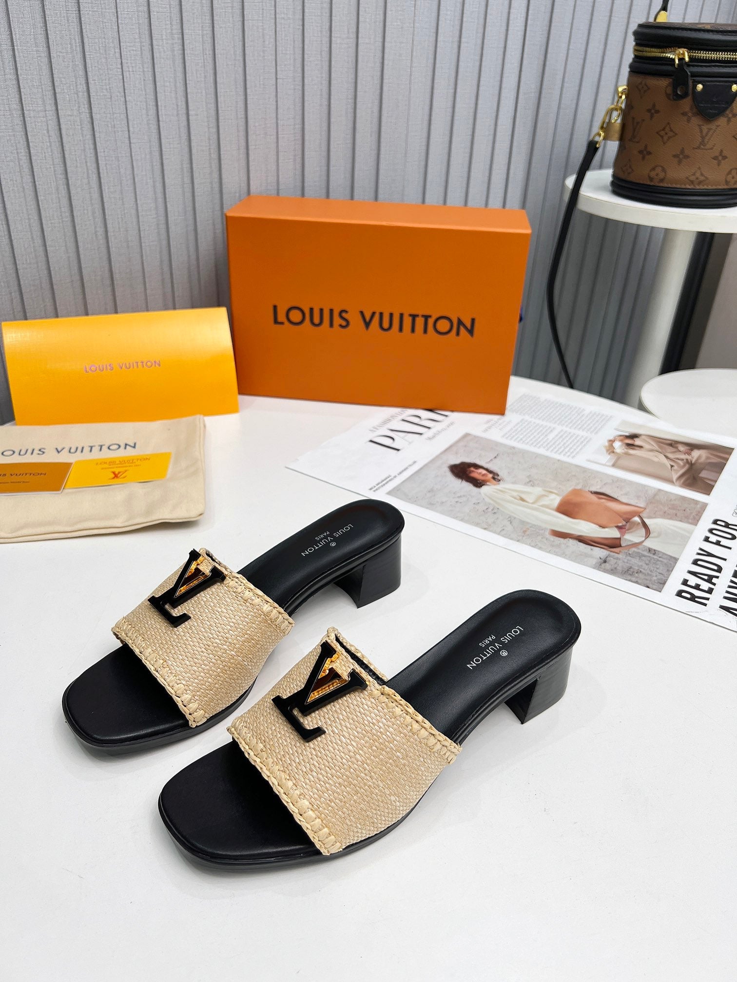 LV 26S CAPRI HIGH-HEELED MULES IN BLACK CALFSKIN AND BEIGE RAFFIA