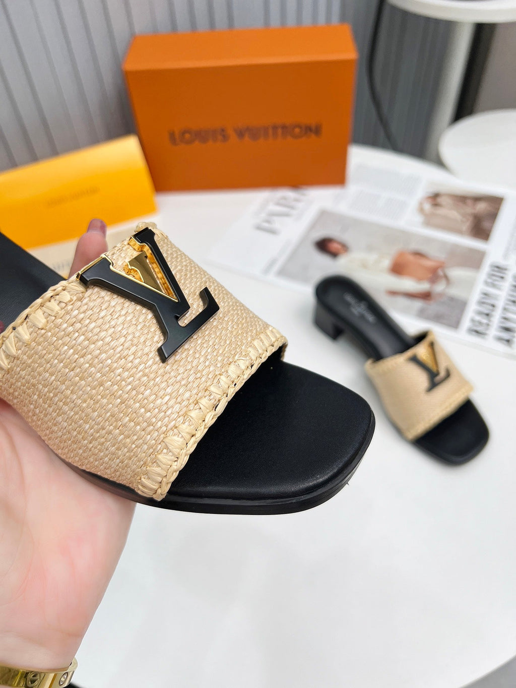 LV 26S CAPRI HIGH-HEELED MULES IN BLACK CALFSKIN AND BEIGE RAFFIA