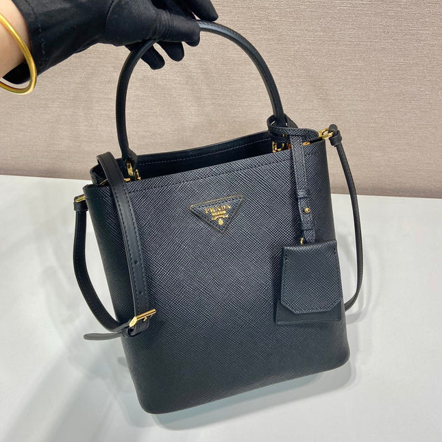 BUCKET BAG 23 IN BLACK SAFFIANO LEATHER