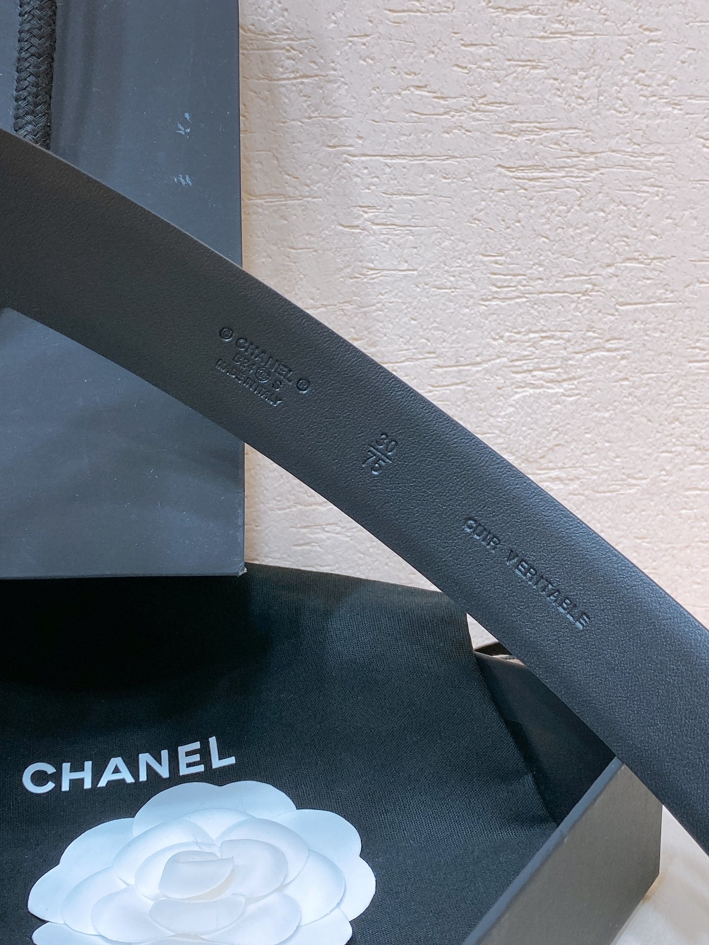 CC BELT 30 MM IN BLACK CALFSKIN SILVER HARDWARE ATTACH PEARLS