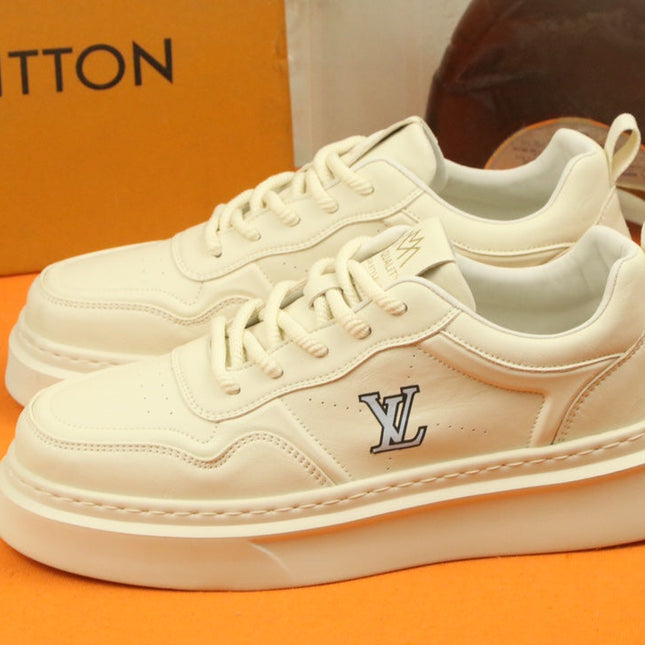 LV TRAINER IN BEIGE CREAM CALFSKIN AND GREY LOGO