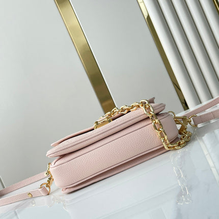 POCHETTE MÉTIS EAST WEST 21 IN PINK OPALE MONOGRAM ECLIPSE CANVAS GOLD BUCKLE