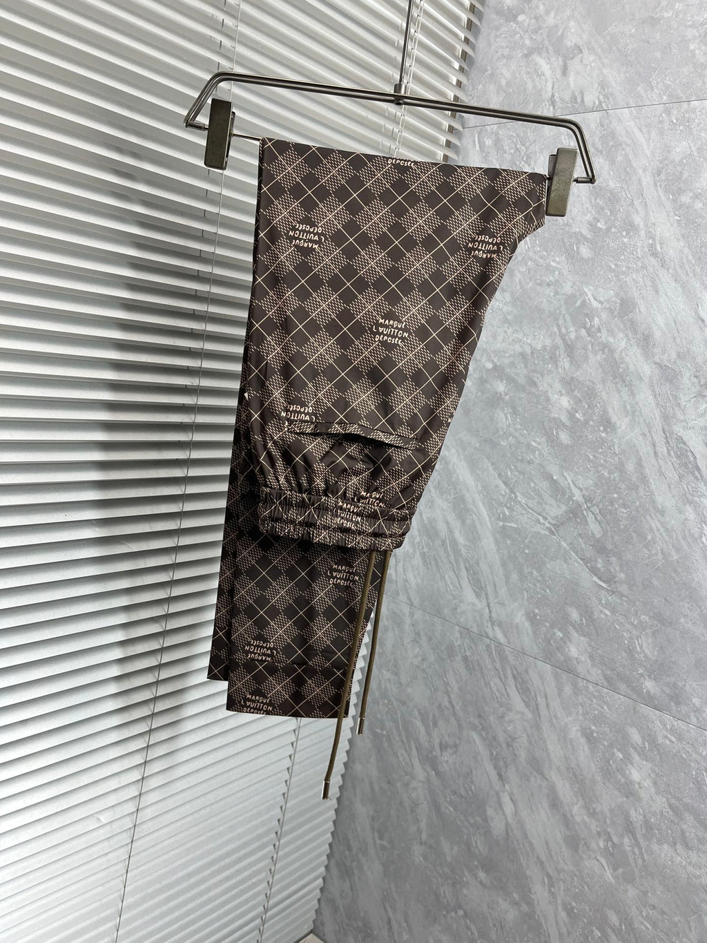 LV MEDIUM BROWN TROUSERS 239493