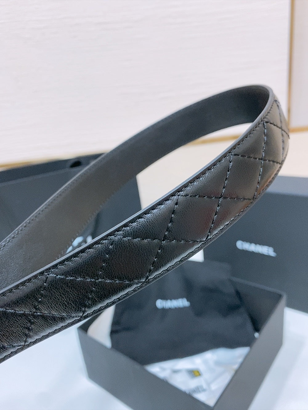 DOUBLE C 30MM IN BLACK QUILTED CALFSKIN INTERWOVEN BLACK CHAIN BUCKLE