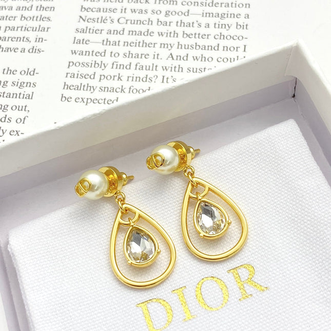 CD 26S PEARL STUD TEARDROP CRYSTAL DROP EARRINGS IN GOLD METAL 631774