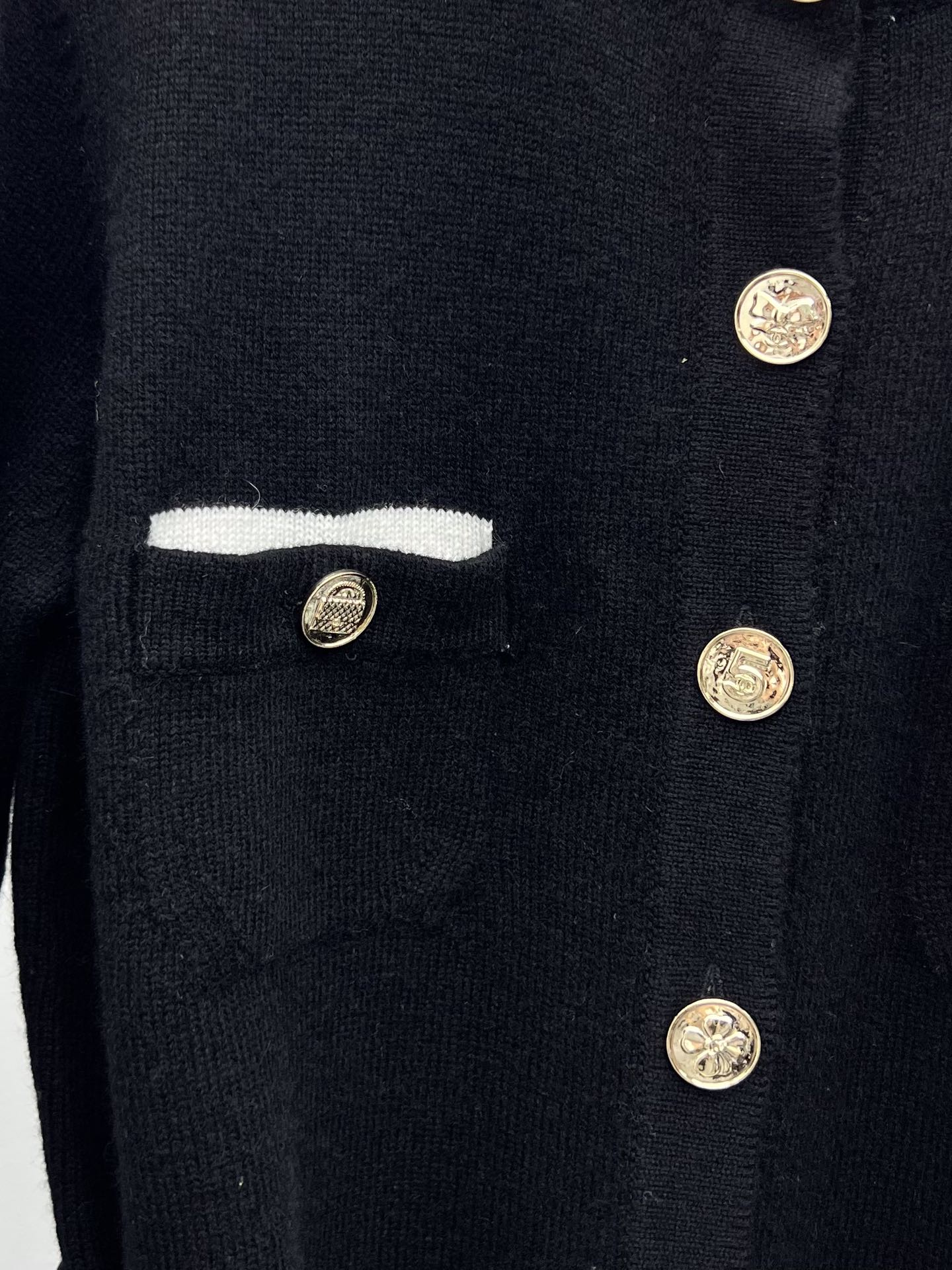 CHANEL 25S CARDIGAN STYLE 176