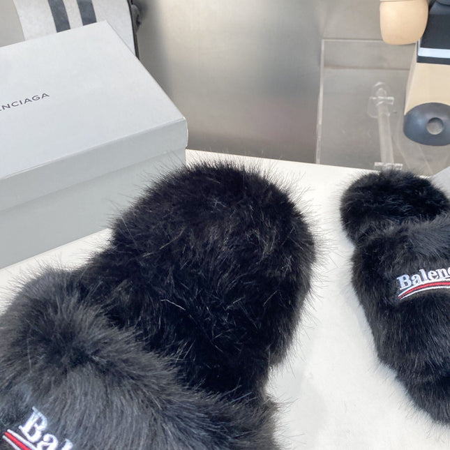 BALENCIAGA 25S FUR SLIPPERS IN BLACK FAUX SHEARLING
