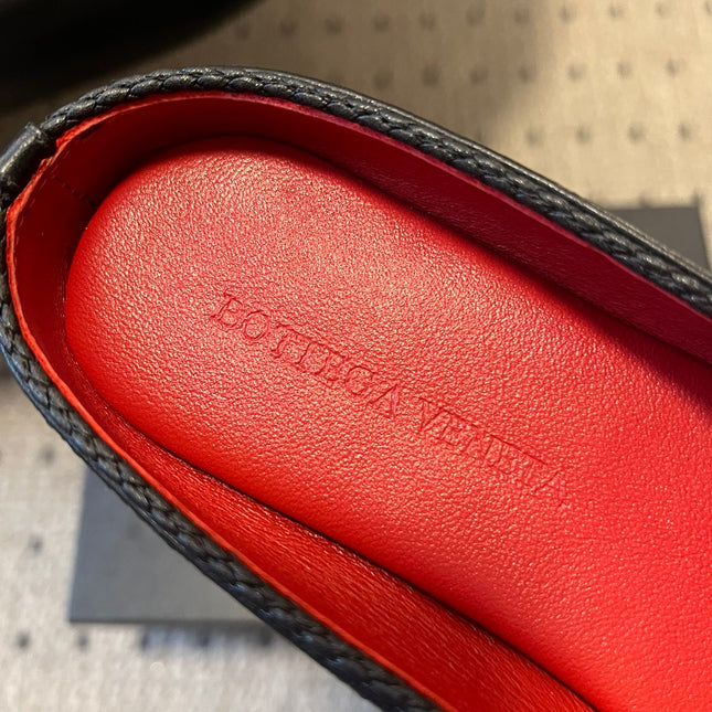 BOTTEGA VENETA 26S FLAT MULES IN BLACK LAMBSKIN