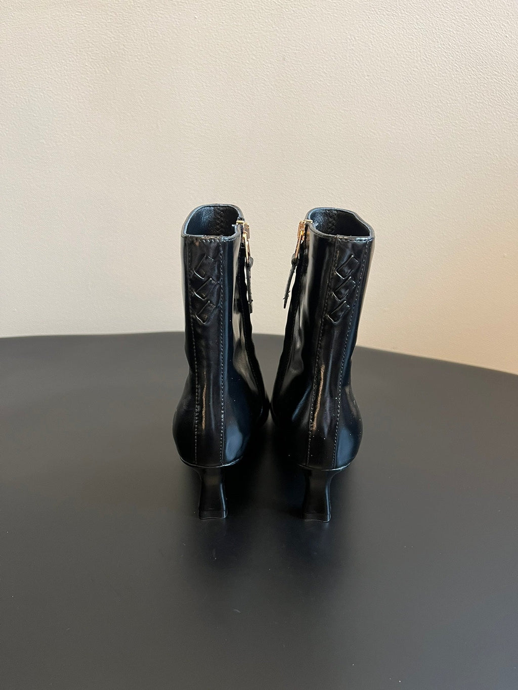 BOTTEGA VENETA 26S POINTED-TOE BOOTS 50 MM IN BLACK CALFSKIN