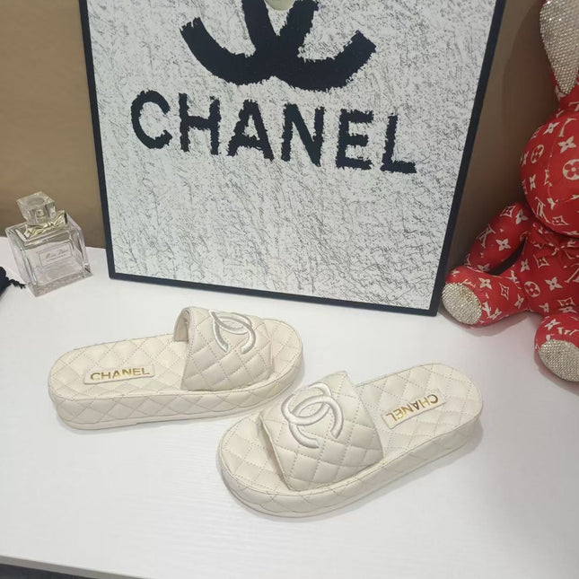CHANEL 26S QUILTED SLIDE SANDALS IN WHITE CALFSKIN