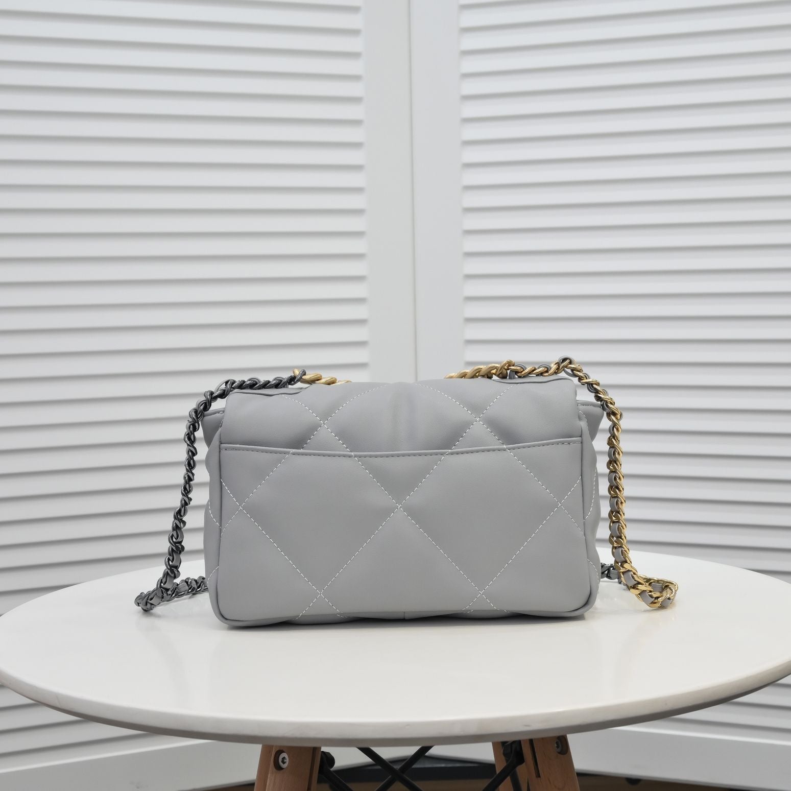 19 FLAP BAG 26CM 9010 GREY