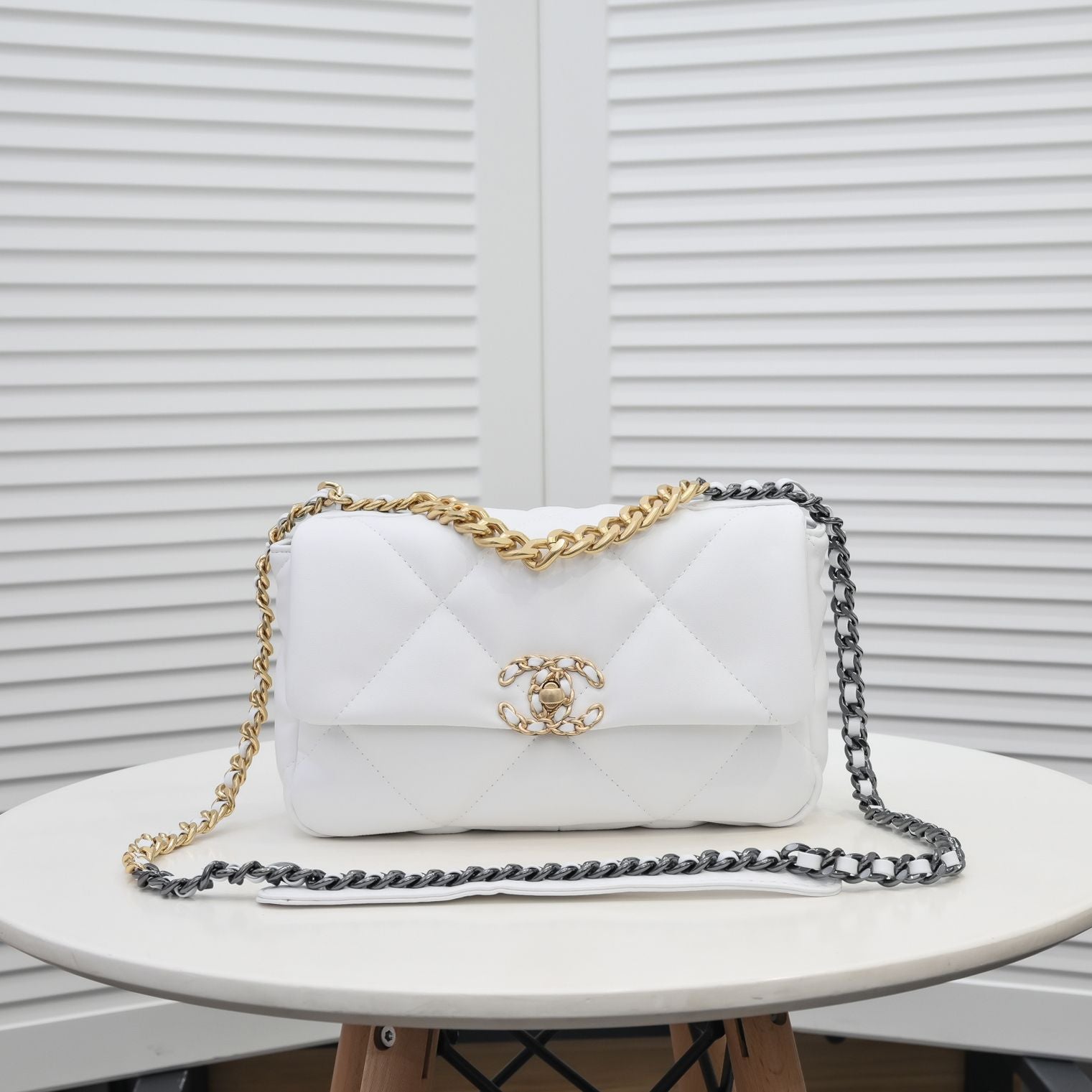 19 FLAP BAG 26CM 9010 WHITE