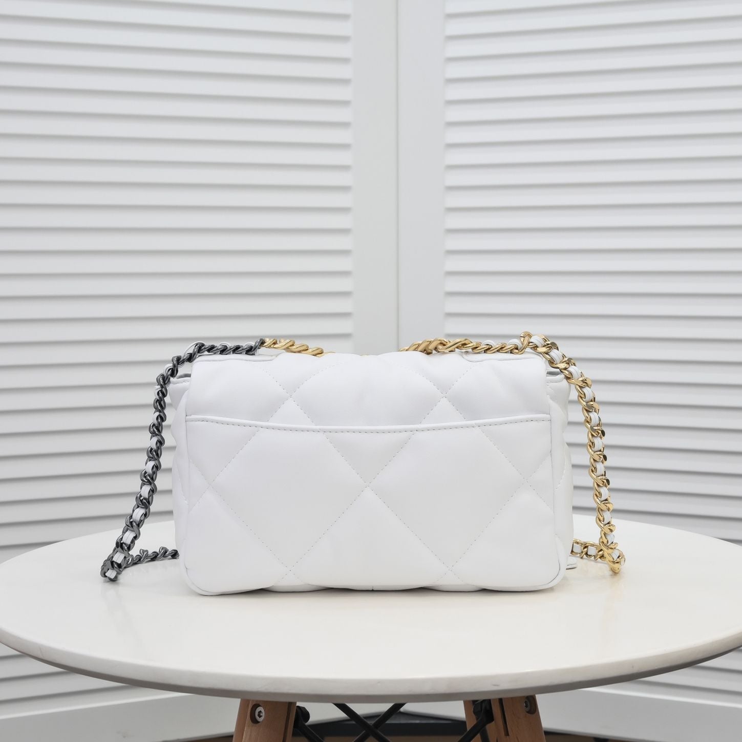 19 FLAP BAG 26CM 9010 WHITE