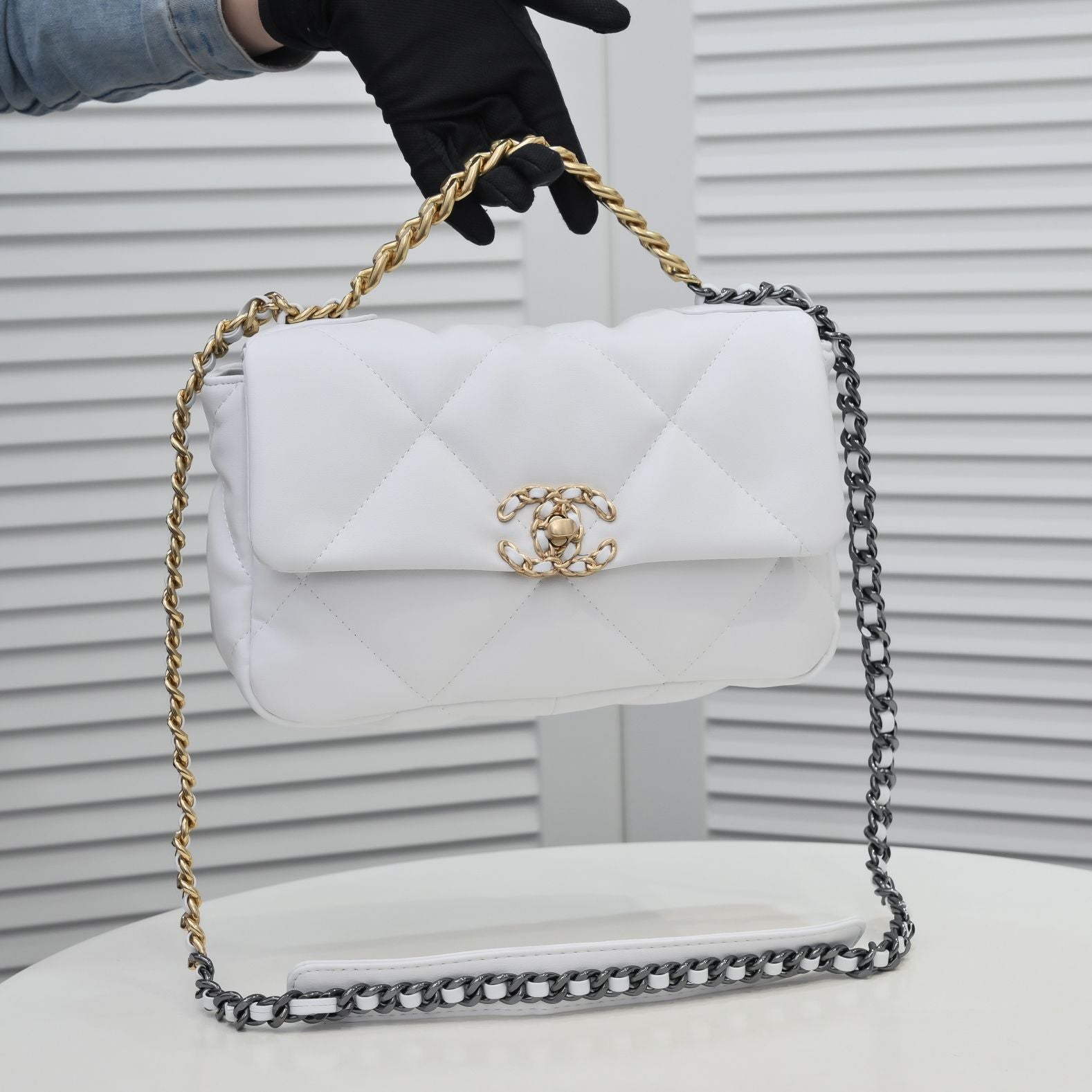 19 FLAP BAG 26CM 9010 WHITE