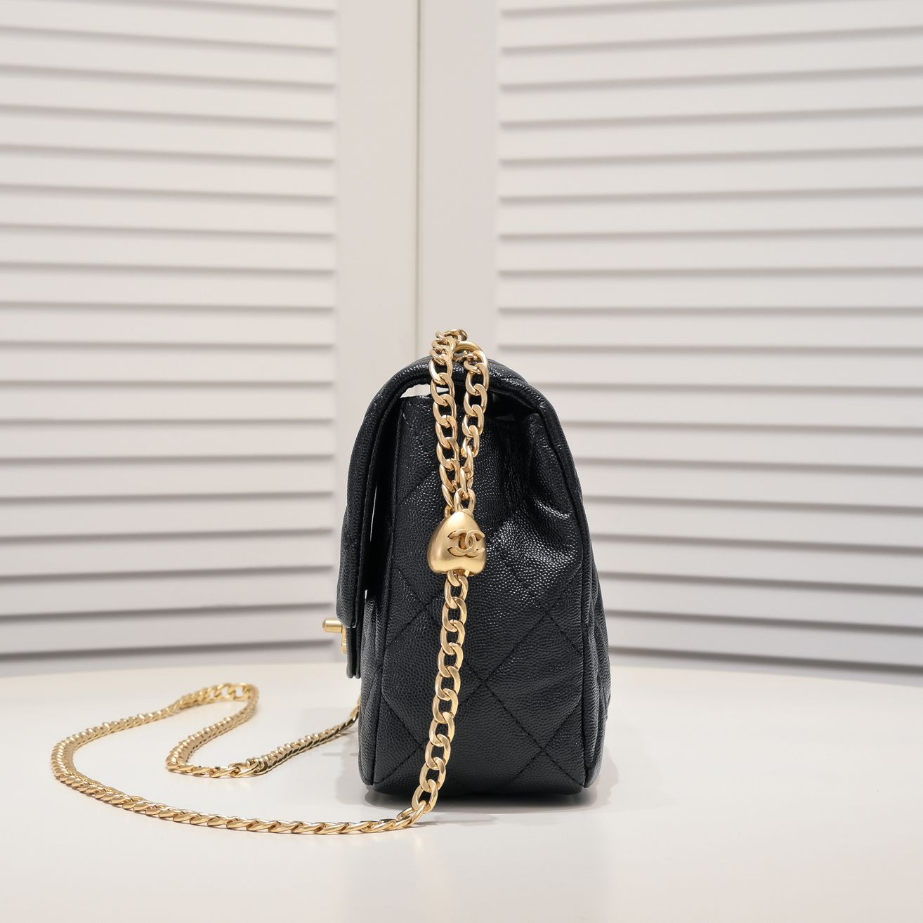 SMALL FLAP BAG CAVIAR 24CM 3892 BLACK