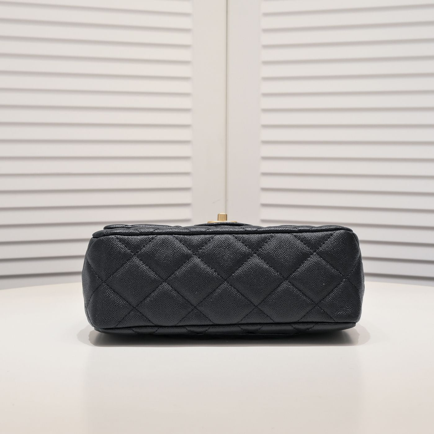 SMALL FLAP BAG CAVIAR 24CM 3892 BLACK
