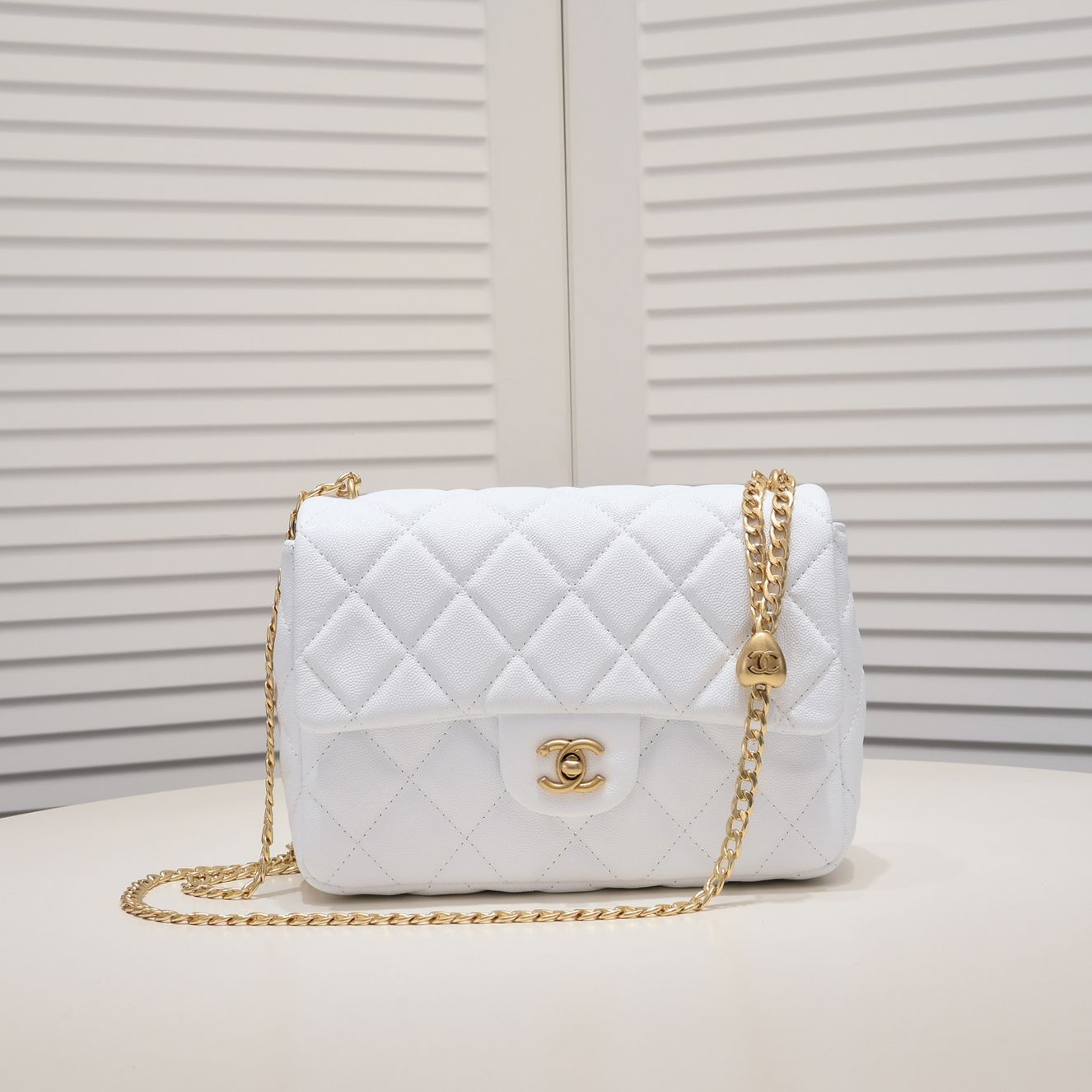 SMALL FLAP BAG CAVIAR 24CM 3892 WHITE