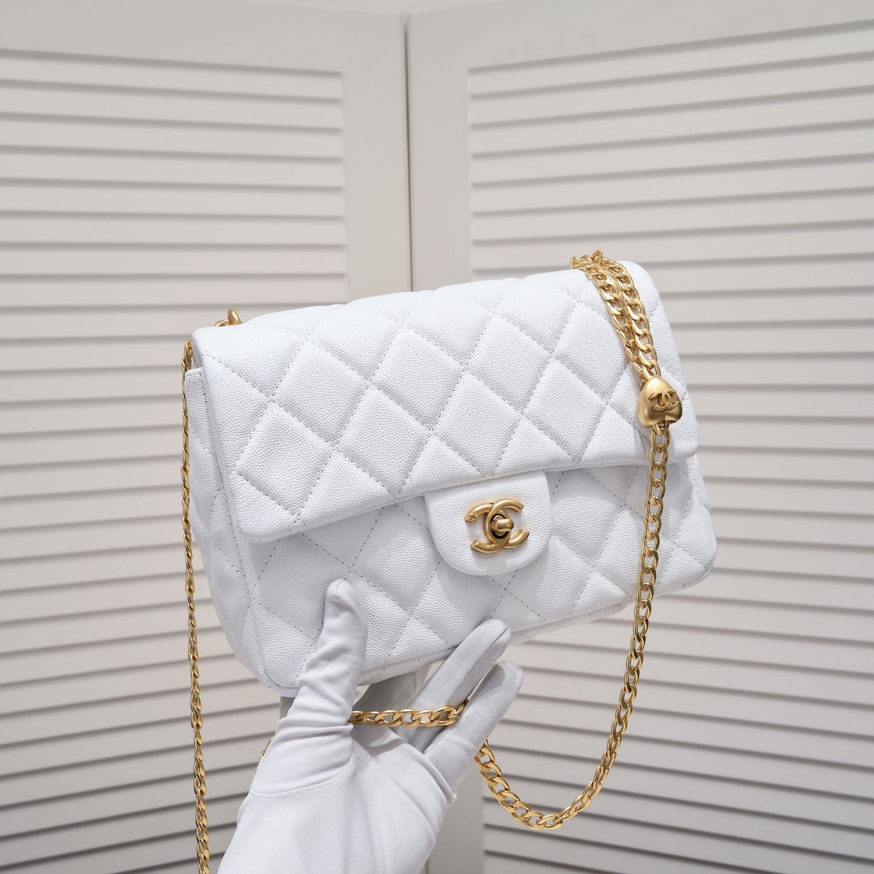 SMALL FLAP BAG CAVIAR 24CM 3892 WHITE