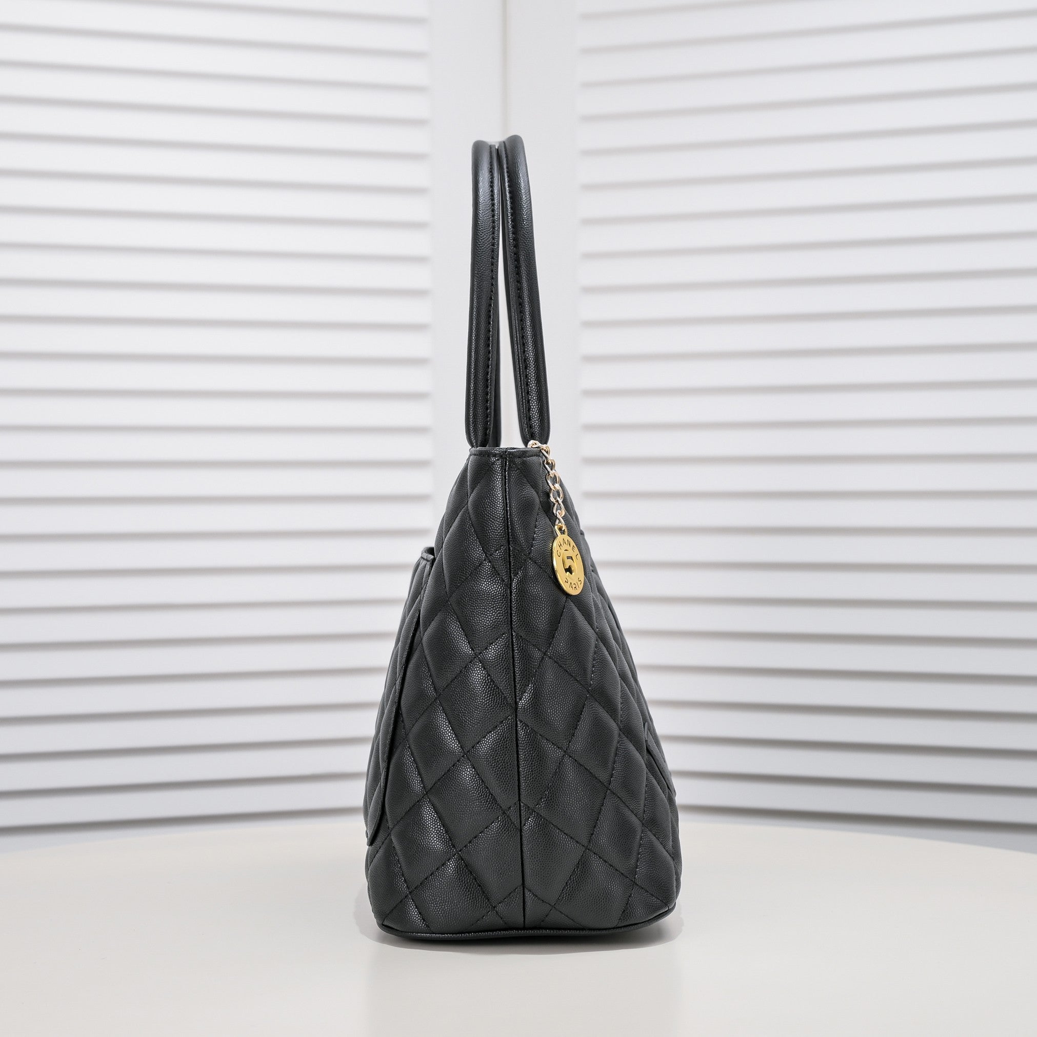 MEDALLION TOTE CAVIAR 3326 BLACK