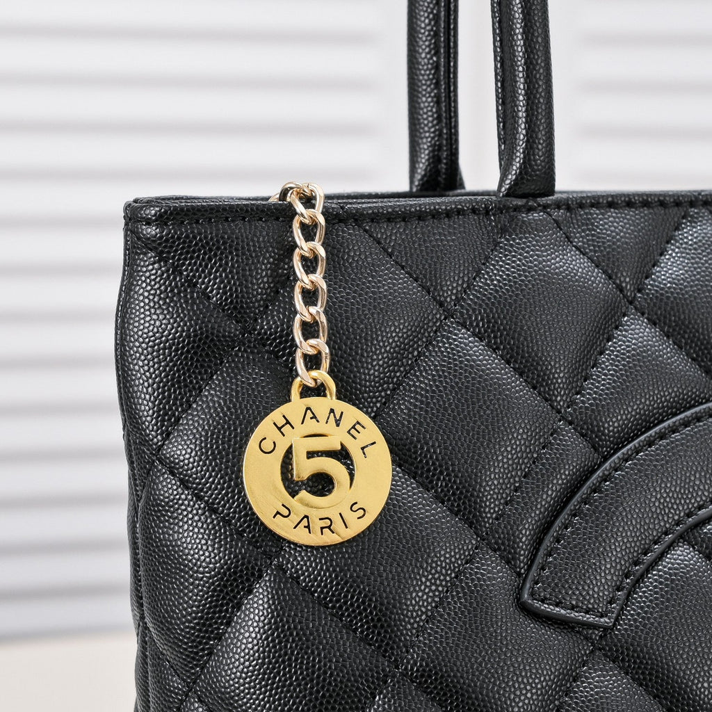 MEDALLION TOTE CAVIAR 3326 BLACK