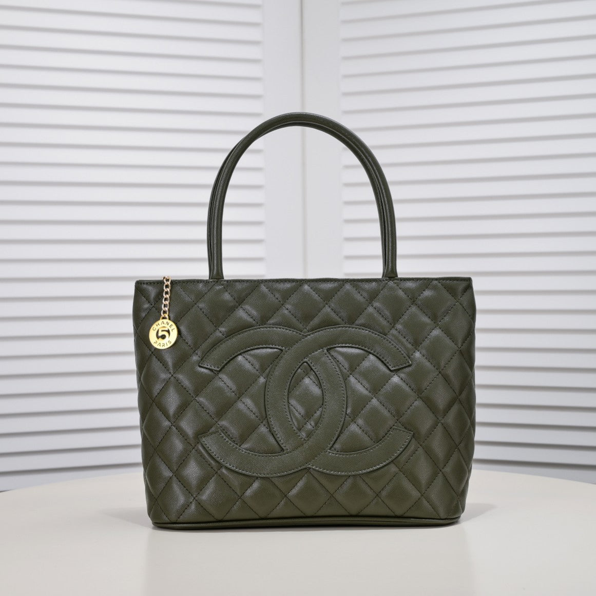 MEDALLION TOTE CAVIAR 3326 MOSS GREEN