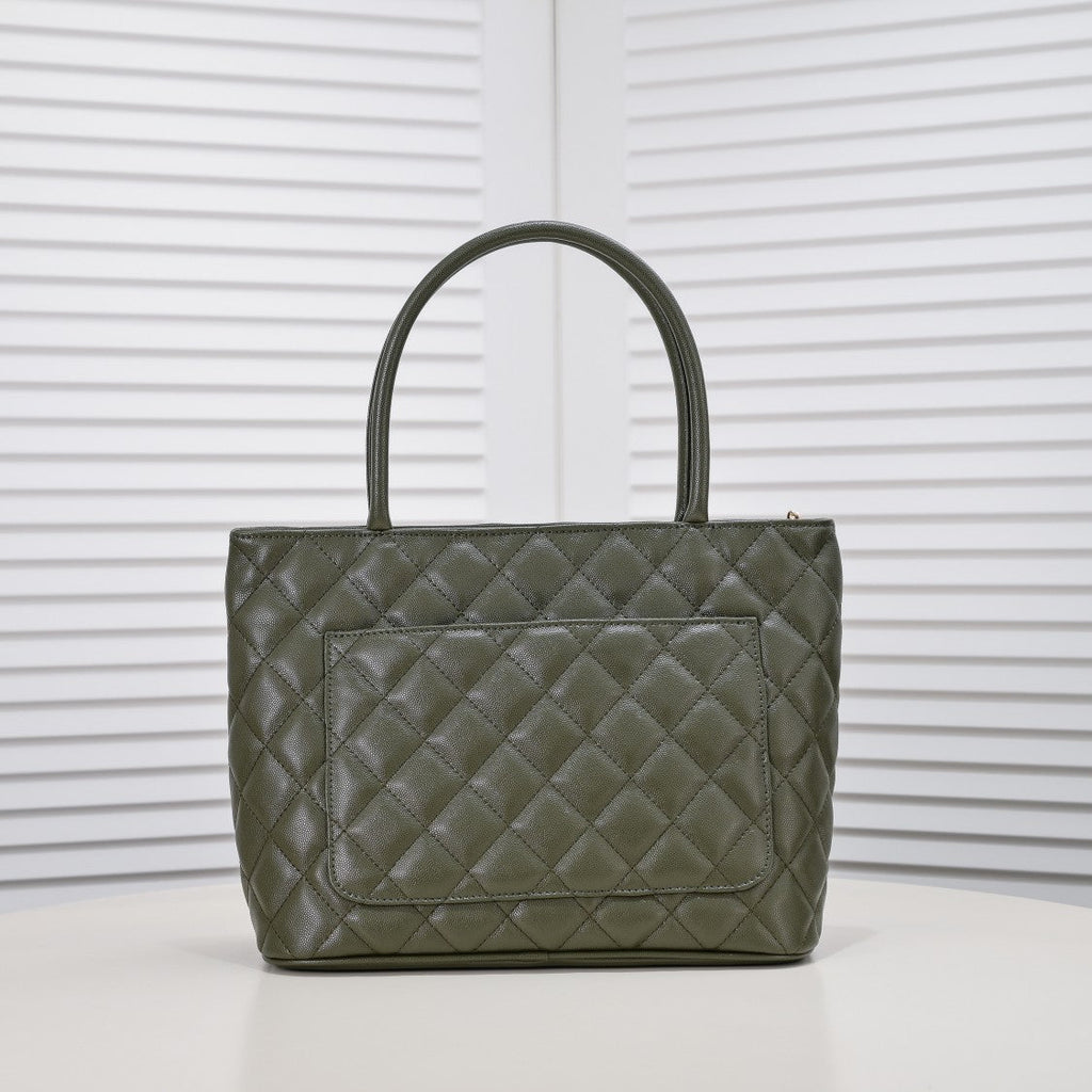 MEDALLION TOTE CAVIAR 3326 MOSS GREEN