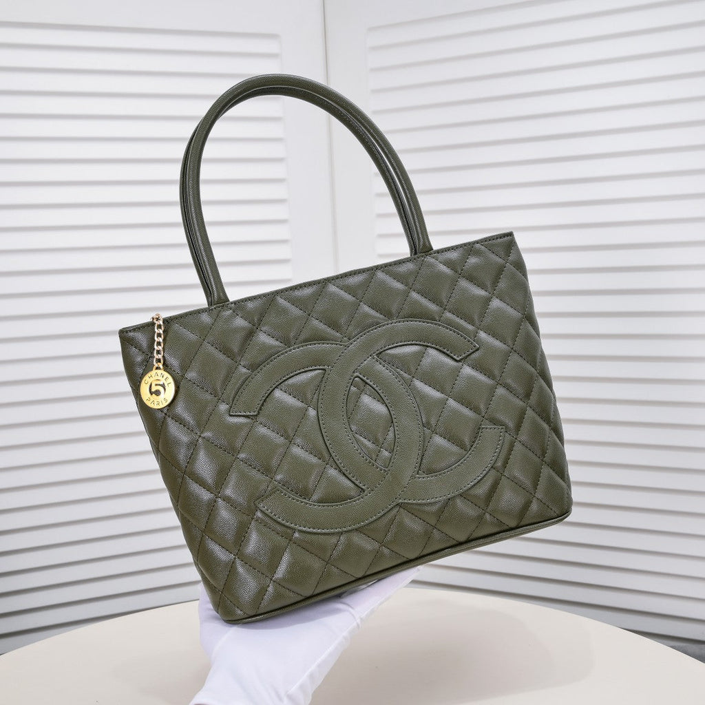 MEDALLION TOTE CAVIAR 3326 MOSS GREEN