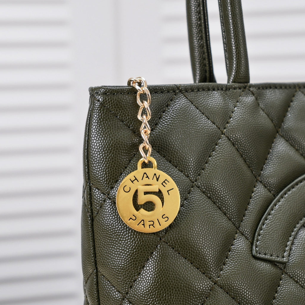 MEDALLION TOTE CAVIAR 3326 MOSS GREEN
