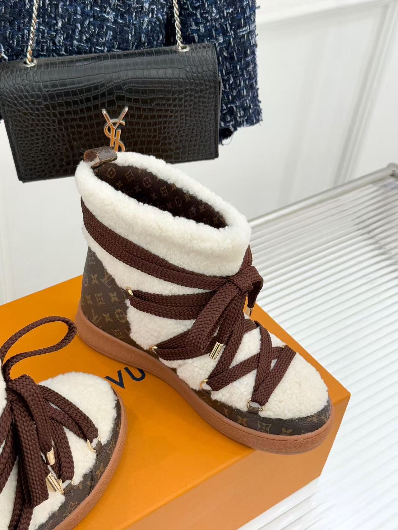 CLOUD LACE-UP ANKLE BOOTS IN BEIGE 23425