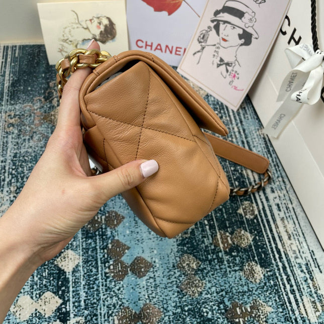 CC MEDIUM 26 FLAP BAG IN PEANUT LAMBSKIN