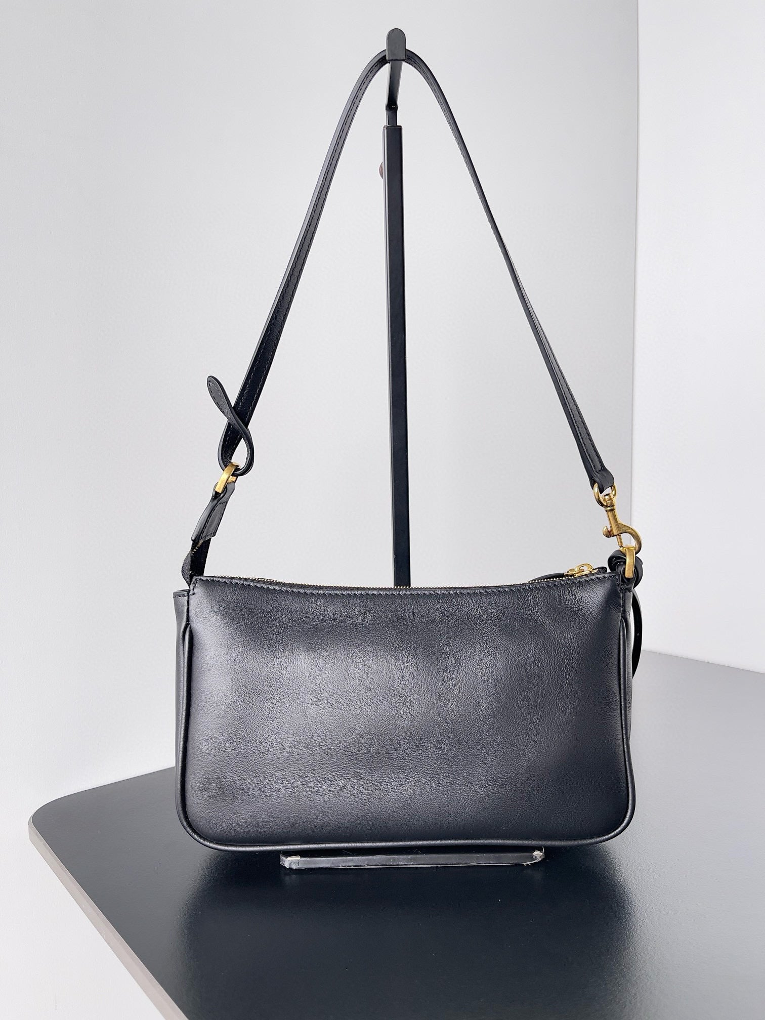 RODEO 22 IN BLACK CALFSKIN GOLD HARDWARE