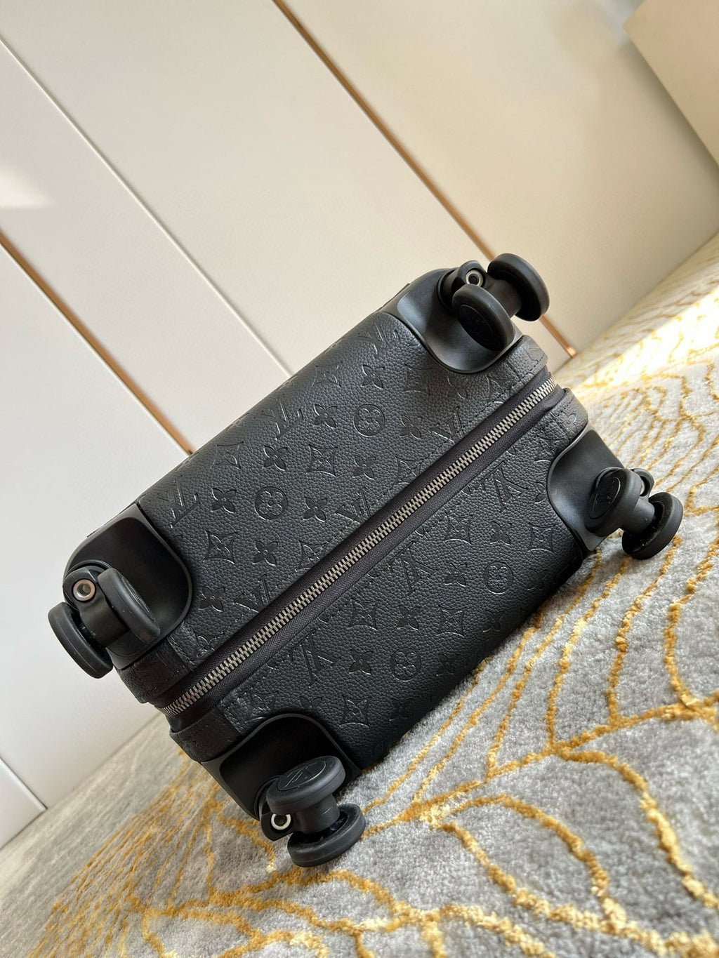 HORIZON 55 SUITCASE MONOGRAM IN BLACK METAL HARDWARE