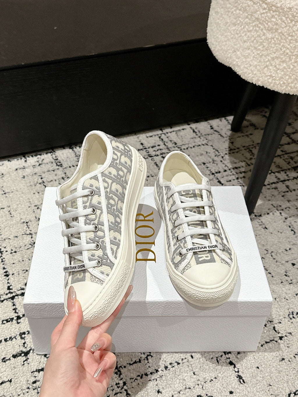 CD WALK'N SNEAKER IN GRAY EMBROIDERED COTTON