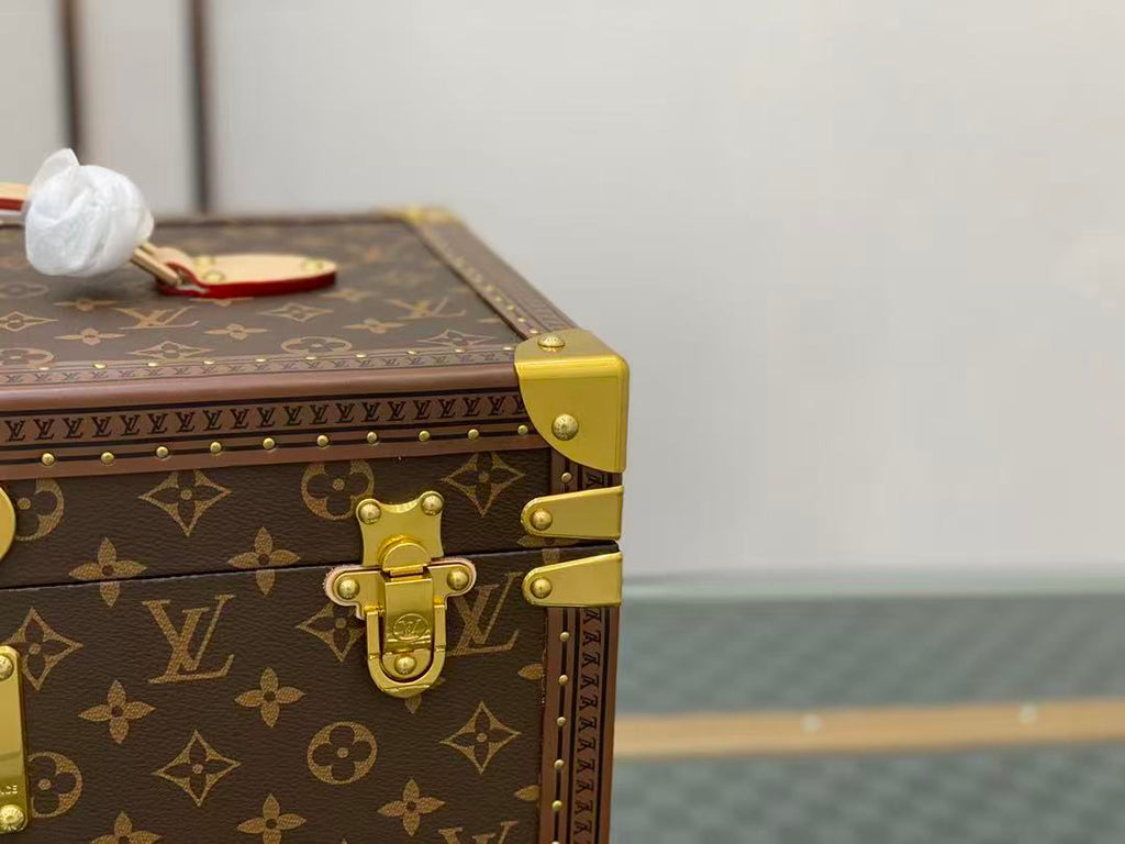 LV MAKEUP CASE 42 IN MONOGRAM PATTERN WITH MIRROR TP2