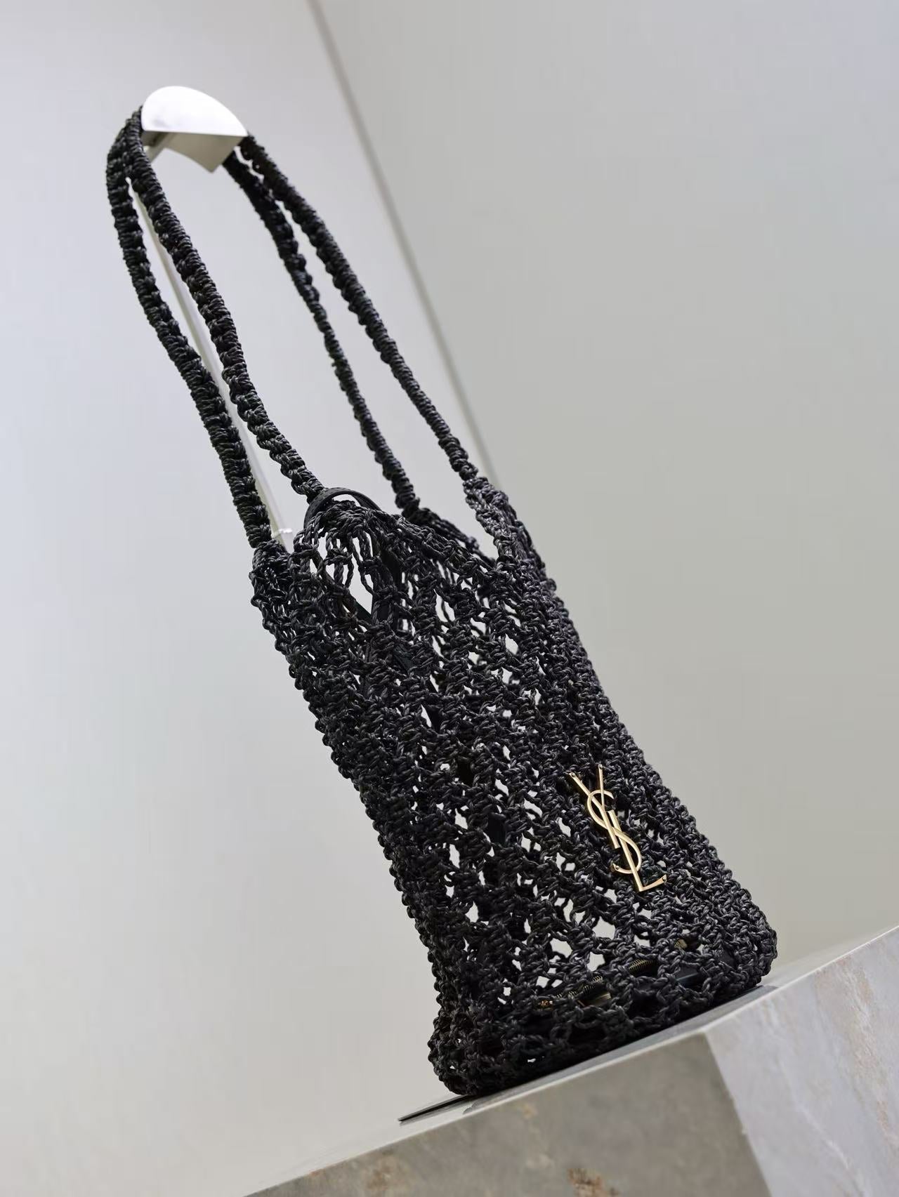 YSL SHOULDER BAG 33 IN BLACK WOVEN RAFFIA