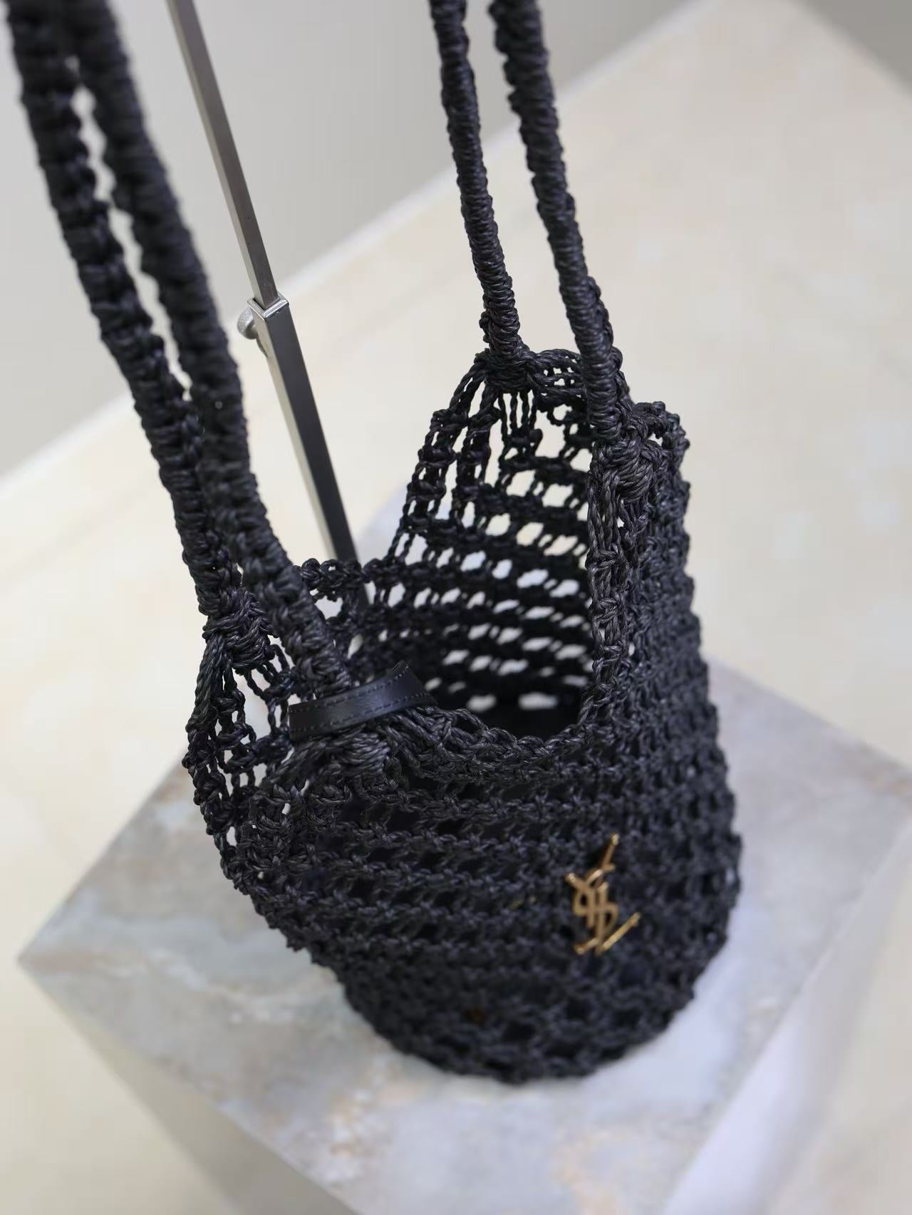 YSL SHOULDER BAG 33 IN BLACK WOVEN RAFFIA