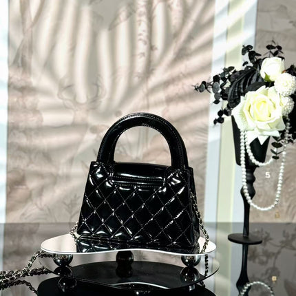 CHANEL SHOPPING BAG 19 IN BLACK GLOSSY CALFSKIN WITH GOLD-TONE HARDWARE