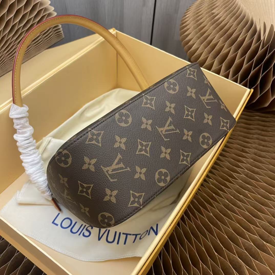 LV LOOPING SHOULDER BAG 25 IN BROWN MONOGRAM CANVAS GOLD-TONE HARDWARE.