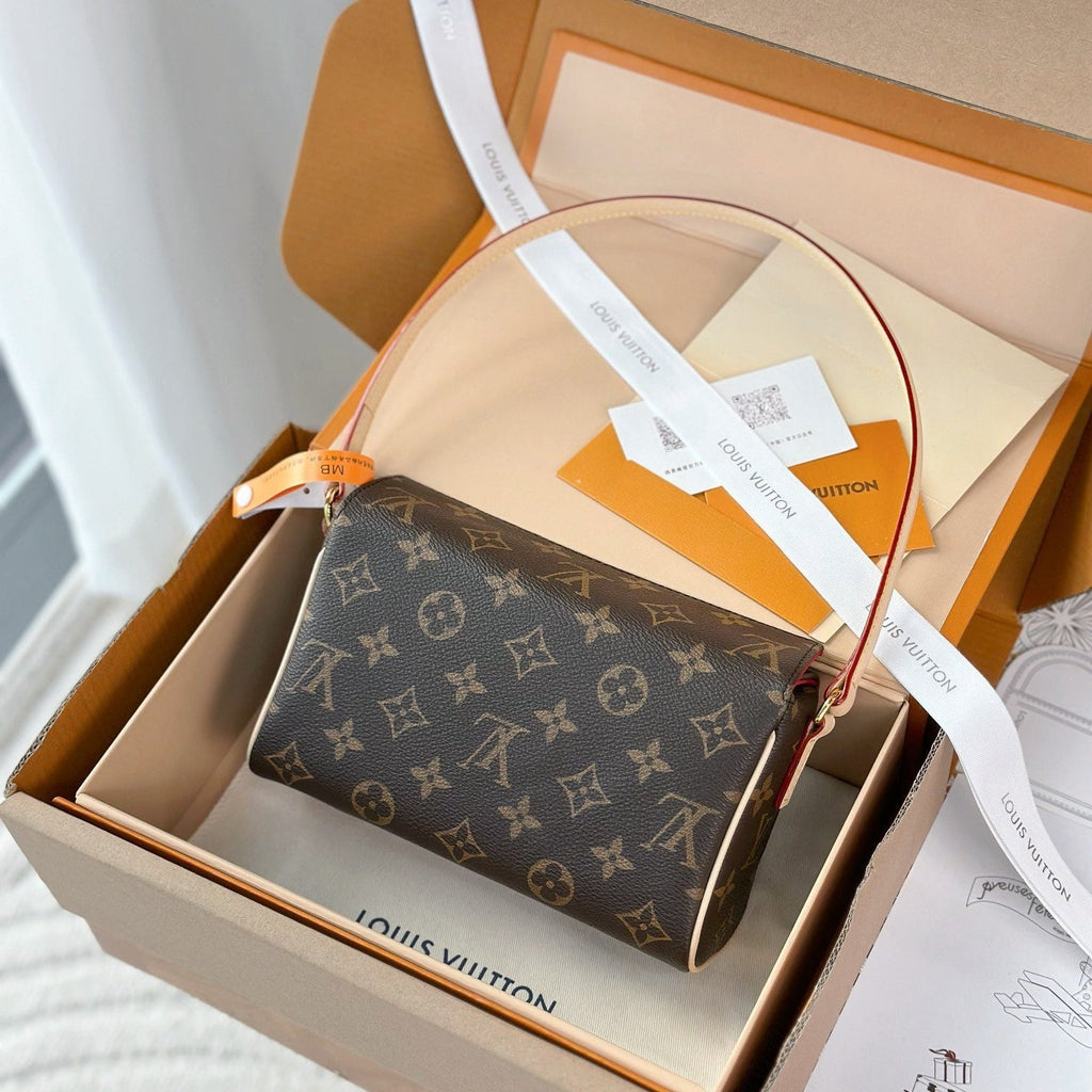 LV RECITAL SHOULDER BAG 21 IN BROWN MONOGRAM CANVAS