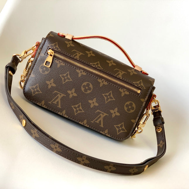 POCHETTE METIS EAST WEST 21.5 IN BROWN MONOGRAM CANVAS GOLD HARDAWARE
