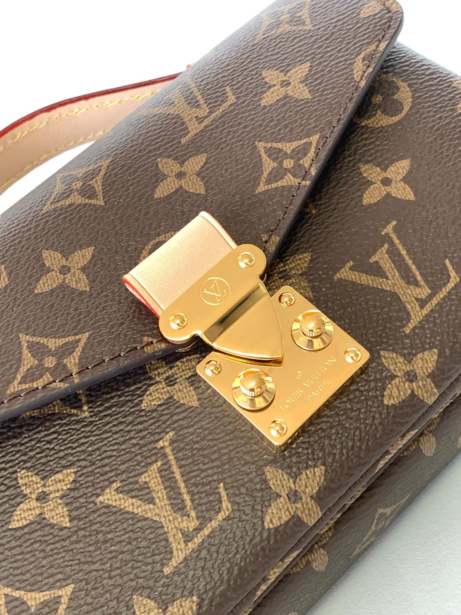 POCHETTE METIS EAST WEST 21.5 IN BROWN MONOGRAM CANVAS GOLD HARDAWARE