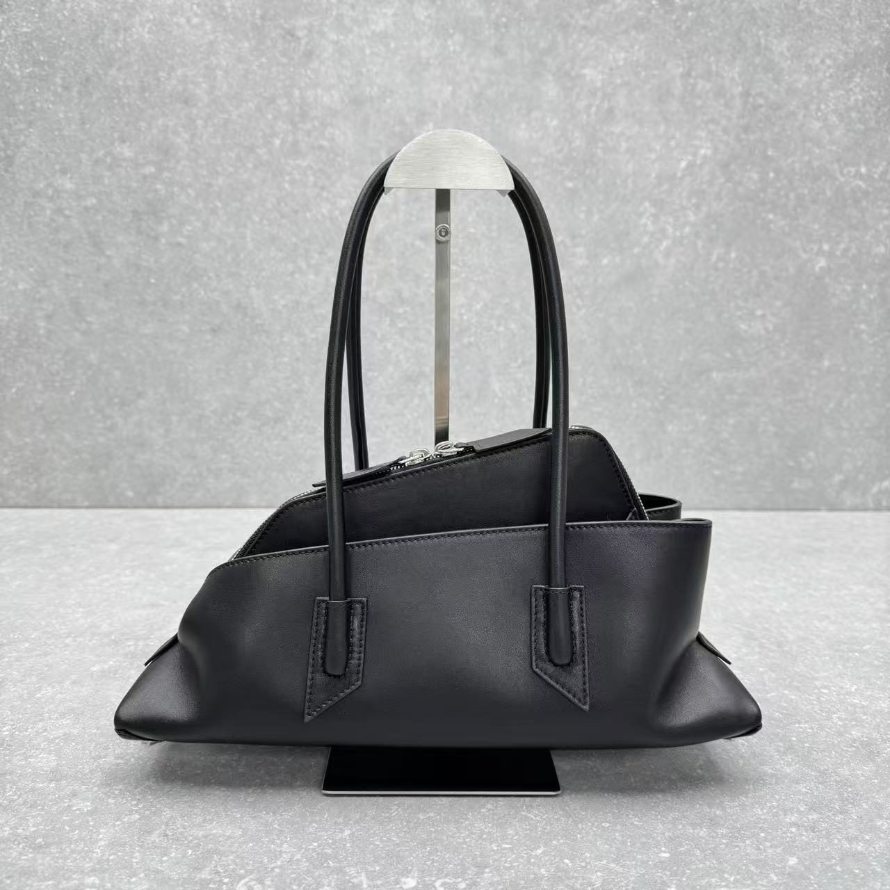 THE ATTICO LA PASSEGGIATA SMALL TOTE BAG IN BLACK CALFSKIN