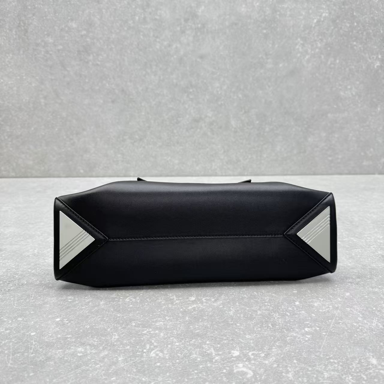 THE ATTICO LA PASSEGGIATA SMALL TOTE BAG IN BLACK CALFSKIN