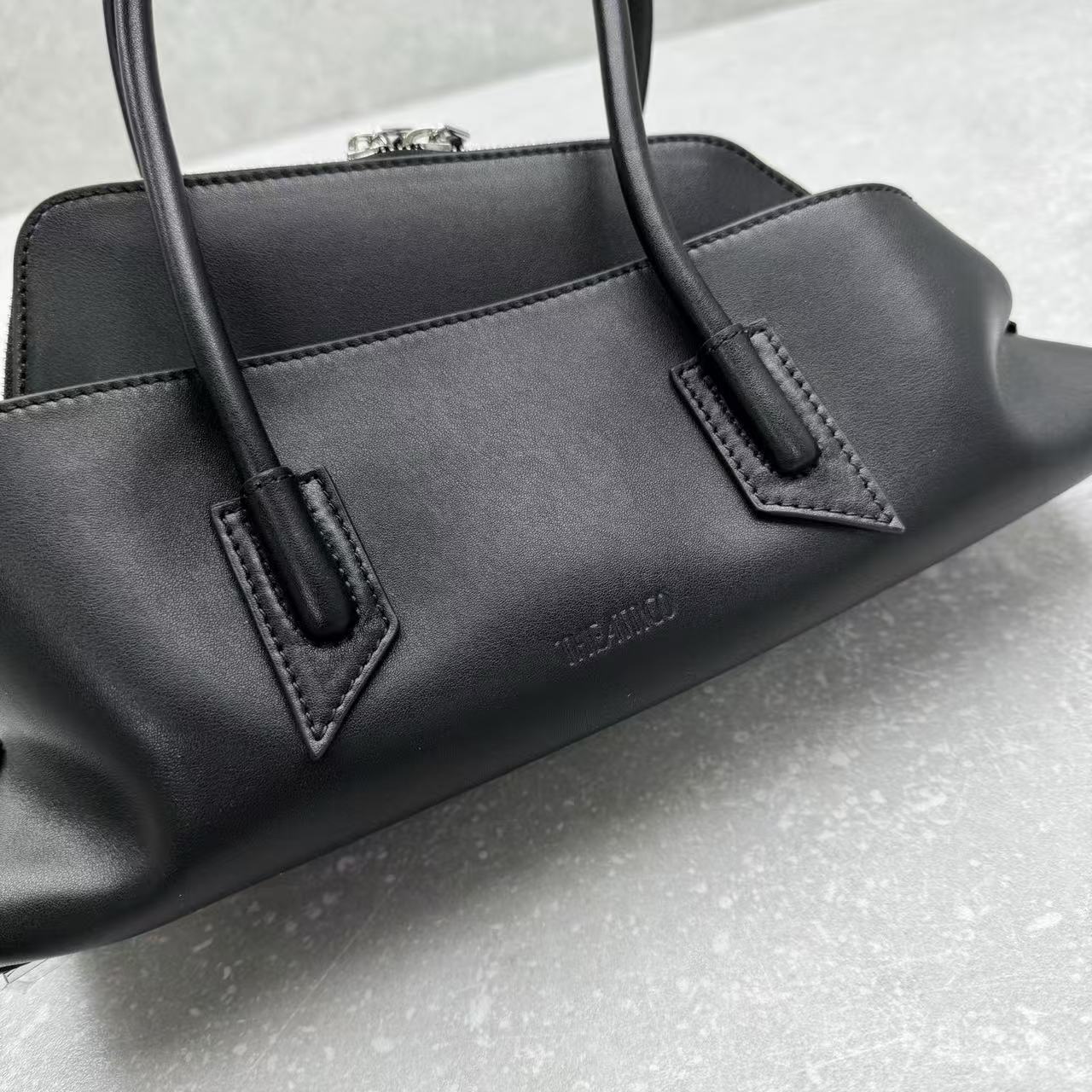 THE ATTICO LA PASSEGGIATA SMALL TOTE BAG IN BLACK CALFSKIN
