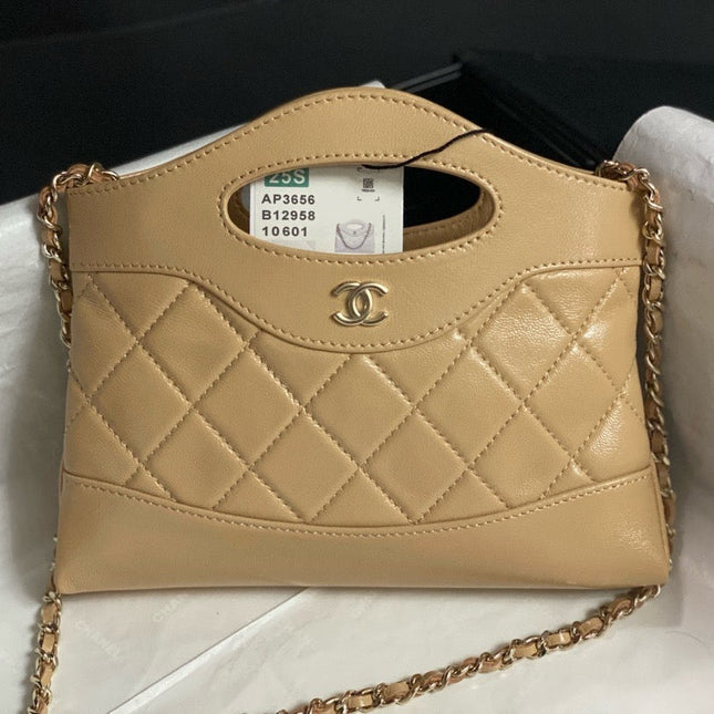 CC SHOPPING BAG 20 IN BEIGE QUILTED CALFSKIN