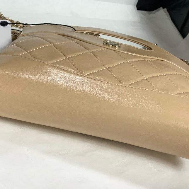 CC SHOPPING BAG 20 IN BEIGE QUILTED CALFSKIN