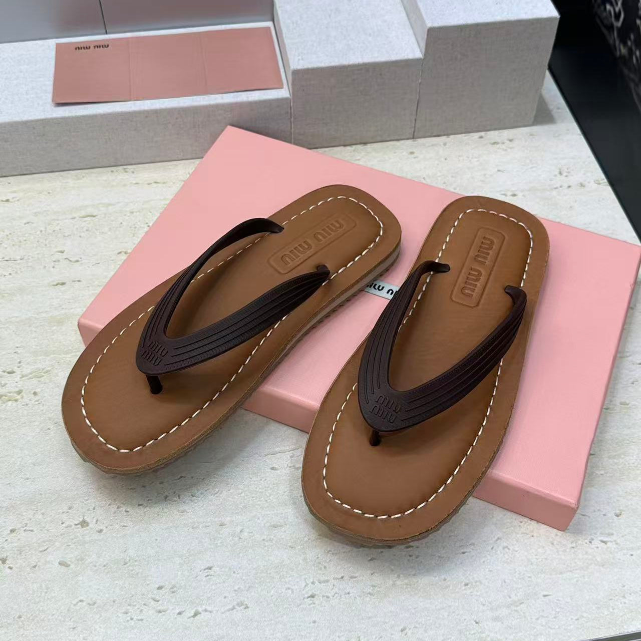 26S THONG SANDAL IN DARK BROWN