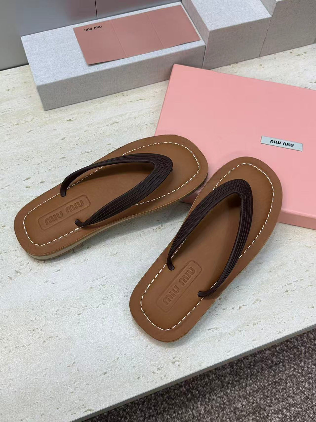26S THONG SANDAL IN DARK BROWN