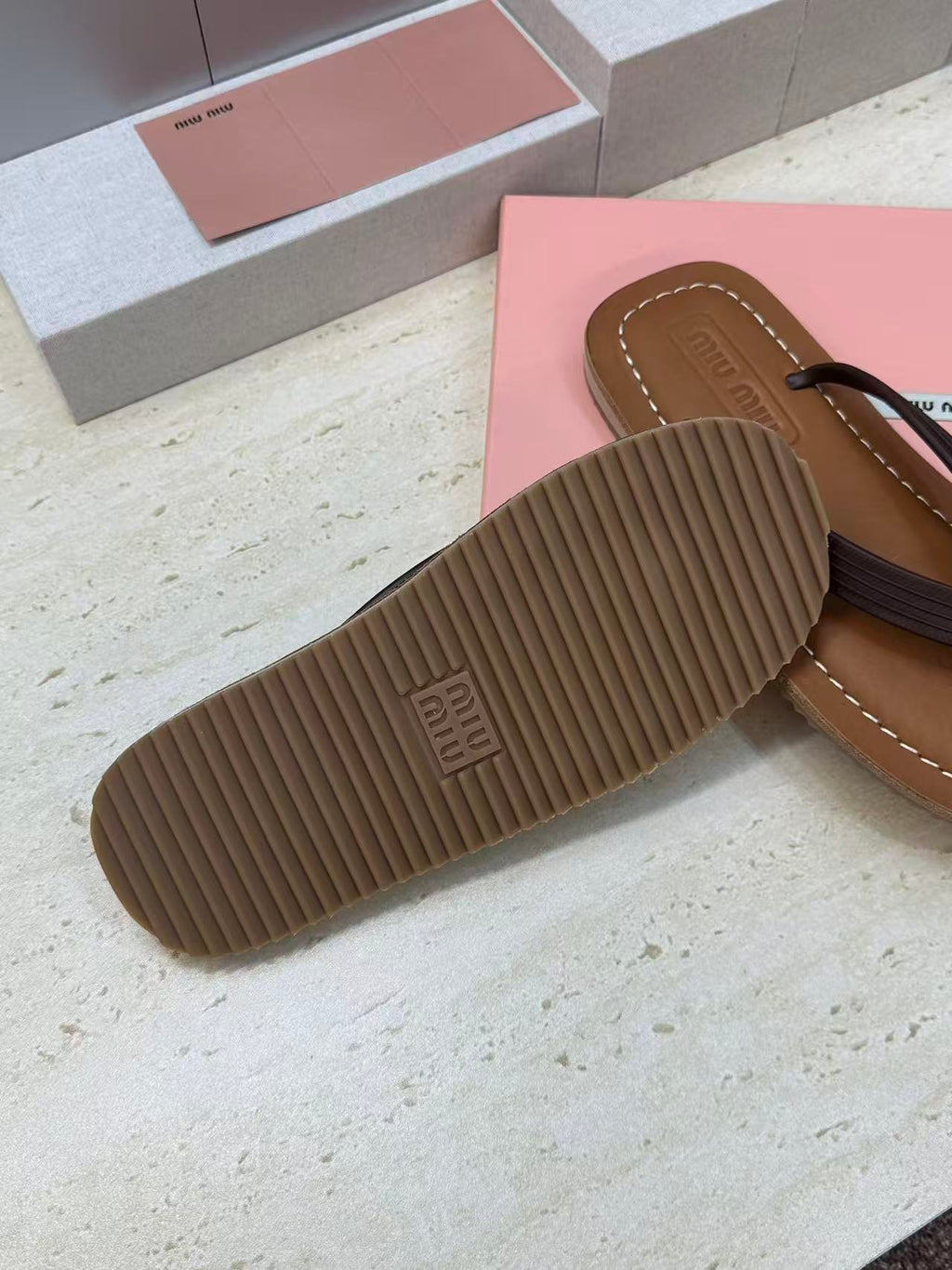 26S THONG SANDAL IN DARK BROWN